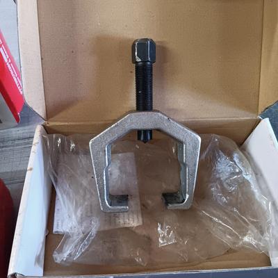 LOT 189: Pitman Arm Puller, Pittsburgh Oxygen Sensor & Diesel Injection Socket Set, Front Wheel Drive Axle Nut Socket & Noid...