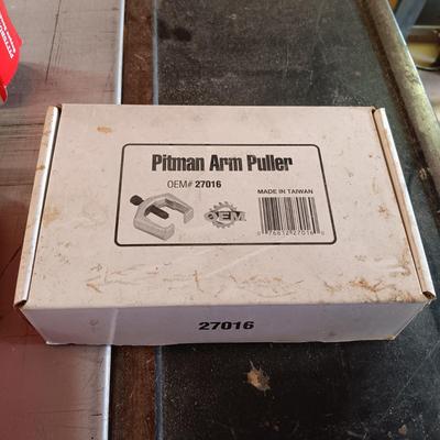 LOT 189: Pitman Arm Puller, Pittsburgh Oxygen Sensor & Diesel Injection Socket Set, Front Wheel Drive Axle Nut Socket & Noid...