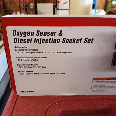 LOT 189: Pitman Arm Puller, Pittsburgh Oxygen Sensor & Diesel Injection Socket Set, Front Wheel Drive Axle Nut Socket & Noid...