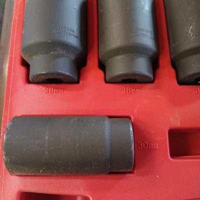 LOT 189: Pitman Arm Puller, Pittsburgh Oxygen Sensor & Diesel Injection Socket Set, Front Wheel Drive Axle Nut Socket & Noid...