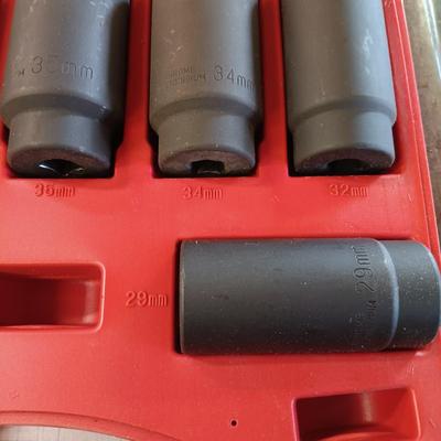 LOT 189: Pitman Arm Puller, Pittsburgh Oxygen Sensor & Diesel Injection Socket Set, Front Wheel Drive Axle Nut Socket & Noid...