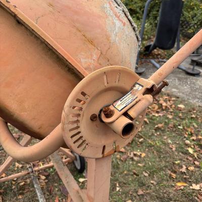 LOT 217: Working Cement Mixer & Utility Cart