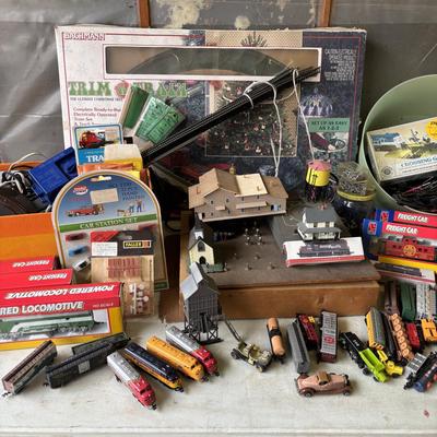 LOT 218: Vintage HO Scale Trains, Bachman Trim-a-Train Christmas Tree Decoration, Accessories and More