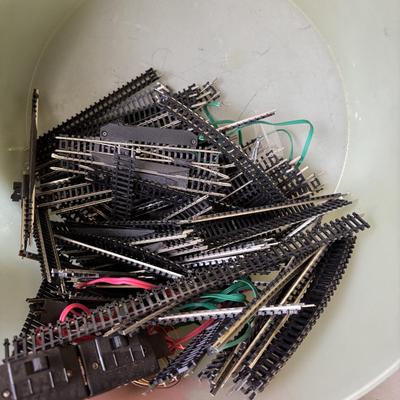 LOT 218: Vintage HO Scale Trains, Bachman Trim-a-Train Christmas Tree Decoration, Accessories and More