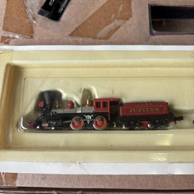 LOT 218: Vintage HO Scale Trains, Bachman Trim-a-Train Christmas Tree Decoration, Accessories and More
