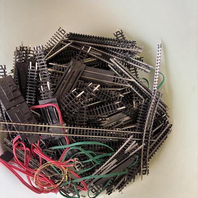 LOT 218: Vintage HO Scale Trains, Bachman Trim-a-Train Christmas Tree Decoration, Accessories and More