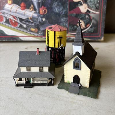 LOT 218: Vintage HO Scale Trains, Bachman Trim-a-Train Christmas Tree Decoration, Accessories and More