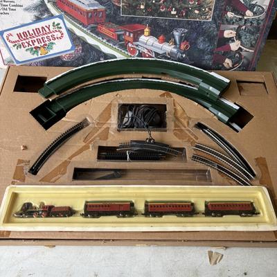 LOT 218: Vintage HO Scale Trains, Bachman Trim-a-Train Christmas Tree Decoration, Accessories and More