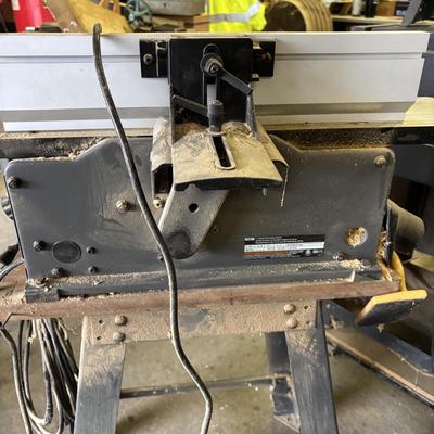 LOT 220: Portage Cable Variable Speed Bench Jointer