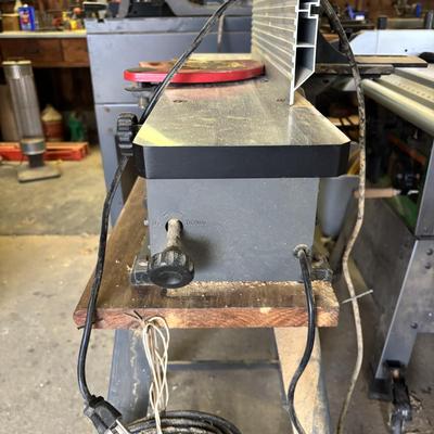 LOT 220: Portage Cable Variable Speed Bench Jointer