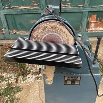 LOT 221: Reliant Free-Standing Belt/Disc Sander