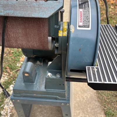 LOT 221: Reliant Free-Standing Belt/Disc Sander