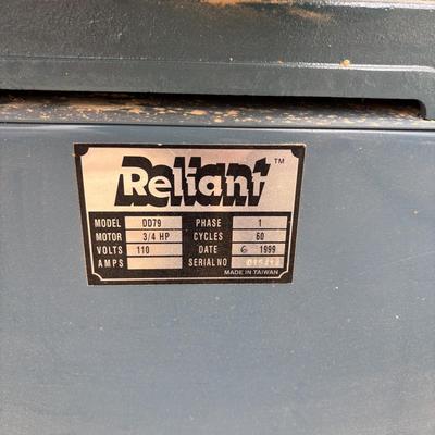 LOT 221: Reliant Free-Standing Belt/Disc Sander