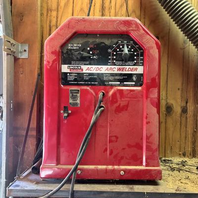 LOT 235: Lincoln Electric Arc Welder