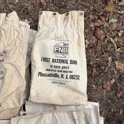 LOT 236: Vintage Canvas Bank Deposit/Coin Bags: US Mint, Federal Reserve Bank, first Fidelity Bank, Hamilton Bank