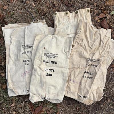 LOT 236: Vintage Canvas Bank Deposit/Coin Bags: US Mint, Federal Reserve Bank, first Fidelity Bank, Hamilton Bank
