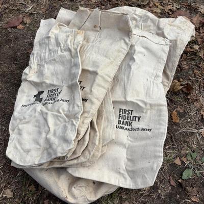 LOT 236: Vintage Canvas Bank Deposit/Coin Bags: US Mint, Federal Reserve Bank, first Fidelity Bank, Hamilton Bank
