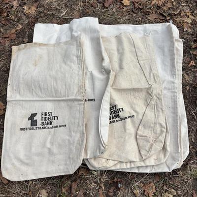 LOT 236: Vintage Canvas Bank Deposit/Coin Bags: US Mint, Federal Reserve Bank, first Fidelity Bank, Hamilton Bank