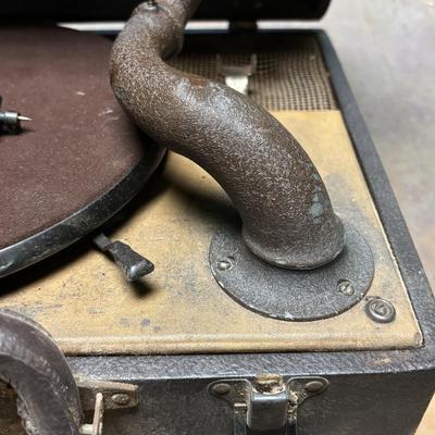 LOT 238: Vtg Birch Model Suitcase Victrola Windup Portable Record Player w/Vintage 78 rpm Records