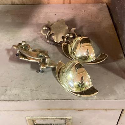 LOT 257: Collection of Brass Door Knobs, Hinges, Drawer Cabinet Pulls and More