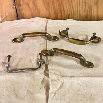 LOT 257: Collection of Brass Door Knobs, Hinges, Drawer Cabinet Pulls and More