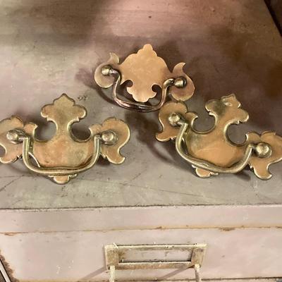 LOT 257: Collection of Brass Door Knobs, Hinges, Drawer Cabinet Pulls and More