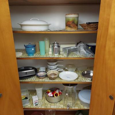 Sale Photo Thumbnail #89: You get everything in the pictures.  A great selection of all different kitchen items. Perfect for someone just starting out on their own.