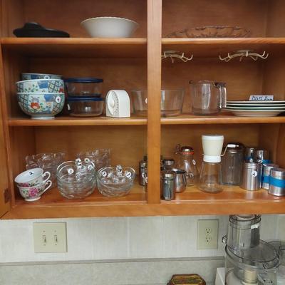 Sale Photo Thumbnail #82: You get everything in the pictures.  A great selection of all different kitchen items. Perfect for someone just starting out on their own.