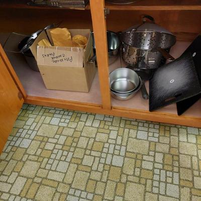 Sale Photo Thumbnail #78: You get everything in the pictures.  A great selection of all different kitchen items. Perfect for someone just starting out on their own.