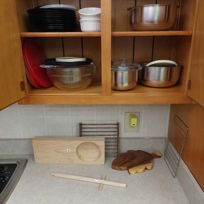 Sale Photo Thumbnail #80: You get everything in the pictures.  A great selection of all different kitchen items. Perfect for someone just starting out on their own.