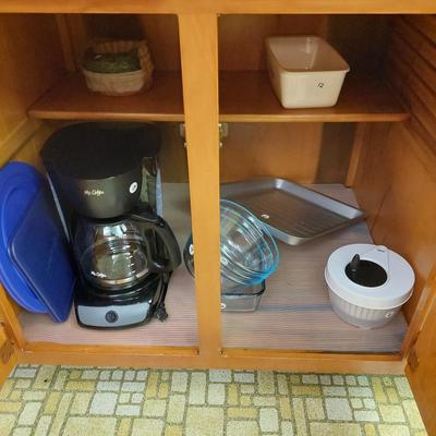 Sale Photo Thumbnail #90: You get everything in the pictures.  A great selection of all different kitchen items. Perfect for someone just starting out on their own.