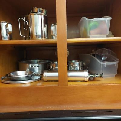 Sale Photo Thumbnail #81: You get everything in the pictures.  A great selection of all different kitchen items. Perfect for someone just starting out on their own.