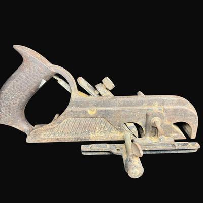 Sale Photo Thumbnail #266: Includes a Stanley #110, and two unbranded planes. Total of three pieces. Largest is 10". [CS]