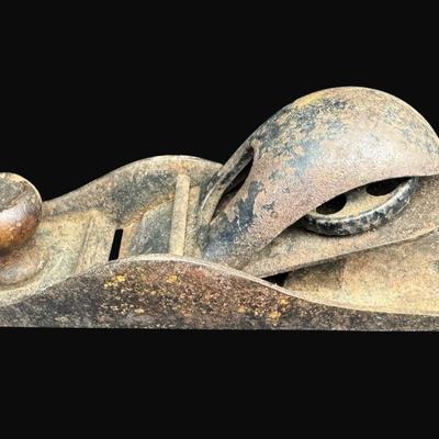 Sale Photo Thumbnail #269: Includes a Stanley #110, and two unbranded planes. Total of three pieces. Largest is 10". [CS]