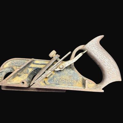 Sale Photo Thumbnail #267: Includes a Stanley #110, and two unbranded planes. Total of three pieces. Largest is 10". [CS]