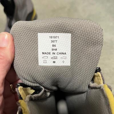 Women’s Ski Clothes and Boots (HC-BC)