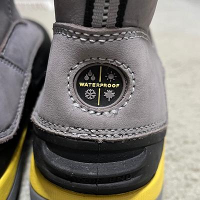 Women’s Ski Clothes and Boots (HC-BC)