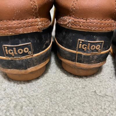 Women’s Ski Clothes and Boots (HC-BC)