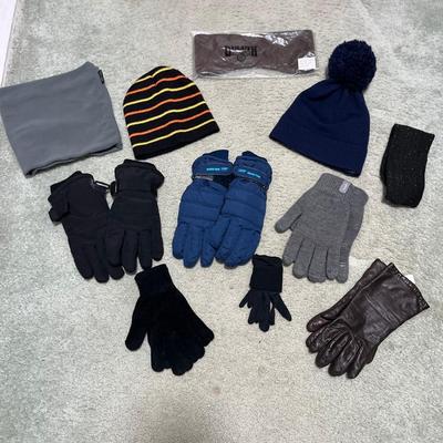 Women’s Ski Clothes and Boots (HC-BC)