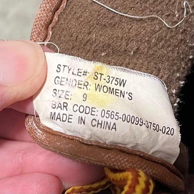 Women’s Ski Clothes and Boots (HC-BC)