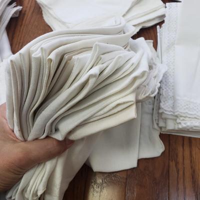 Vintage Linens & Napkins, Placemats & More (D-KD)
