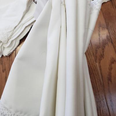 Vintage Linens & Napkins, Placemats & More (D-KD)