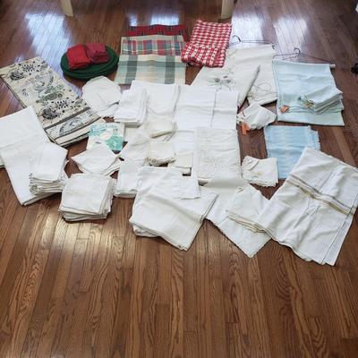 Vintage Linens & Napkins, Placemats & More (D-KD)