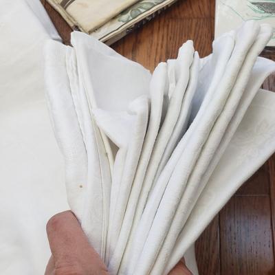 Vintage Linens & Napkins, Placemats & More (D-KD)