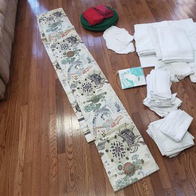 Vintage Linens & Napkins, Placemats & More (D-KD)