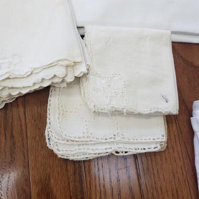 Vintage Linens & Napkins, Placemats & More (D-KD)