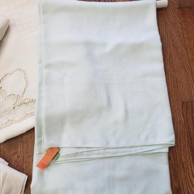 Vintage Linens & Napkins, Placemats & More (D-KD)