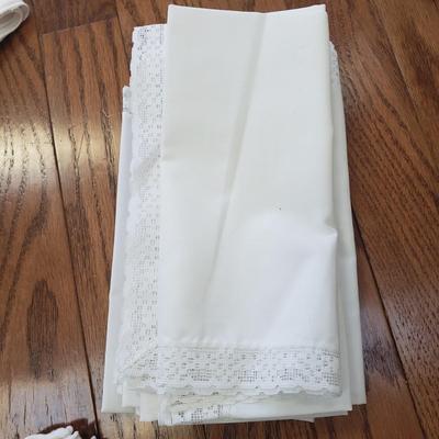 Vintage Linens & Napkins, Placemats & More (D-KD)