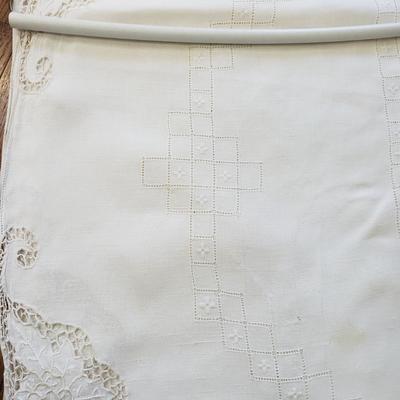 Vintage Linens & Napkins, Placemats & More (D-KD)