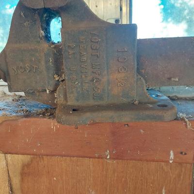 Sale Photo Thumbnail #109: A great vintage vice #103 1/2 very rare